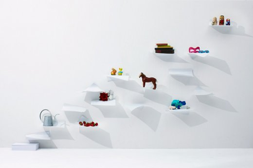 Blow – The floating paper shelves